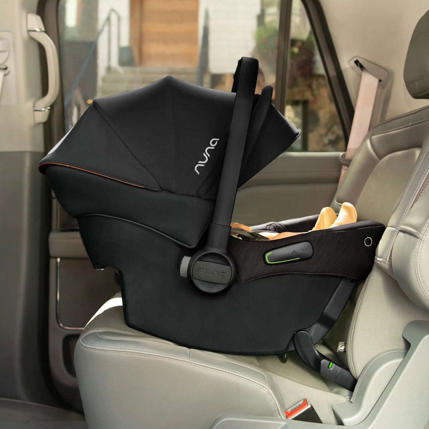 Nuna pipa car seat travel outlet system