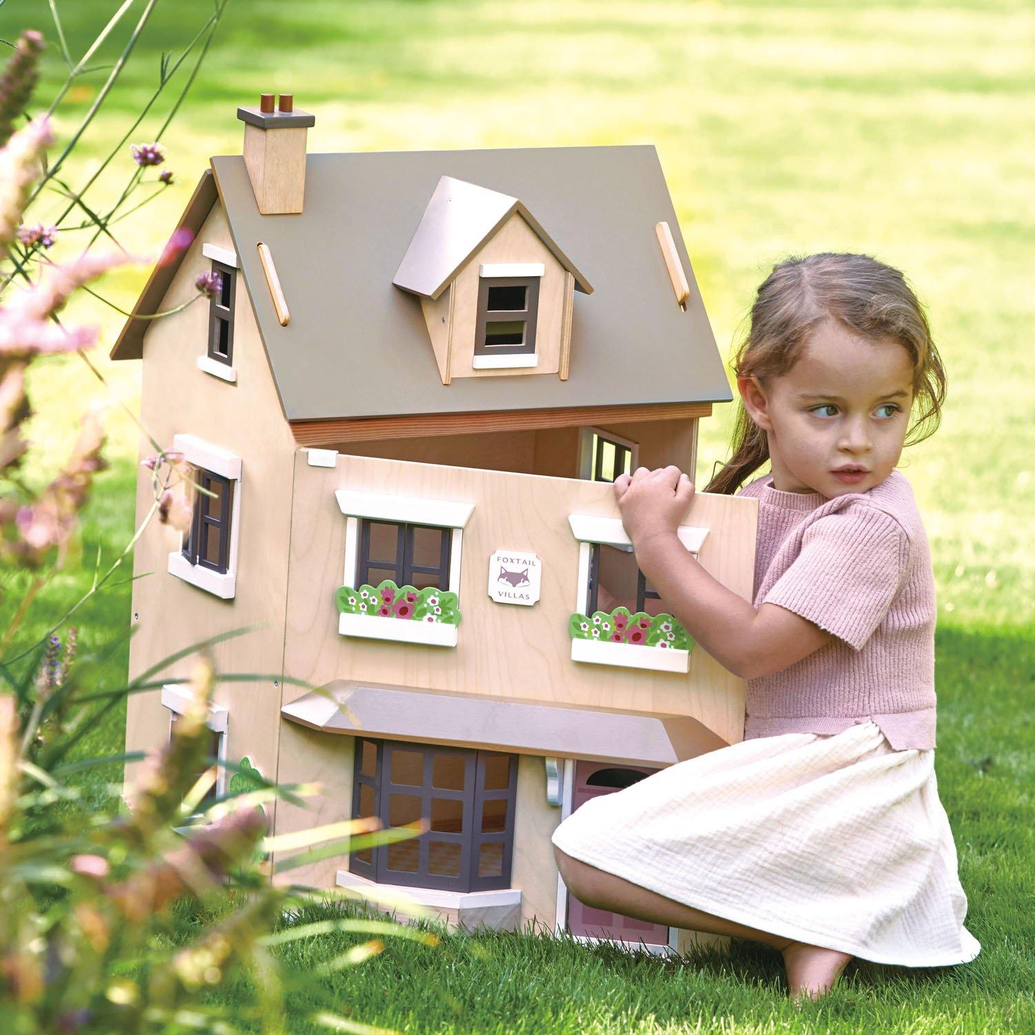 Outside sales doll houses